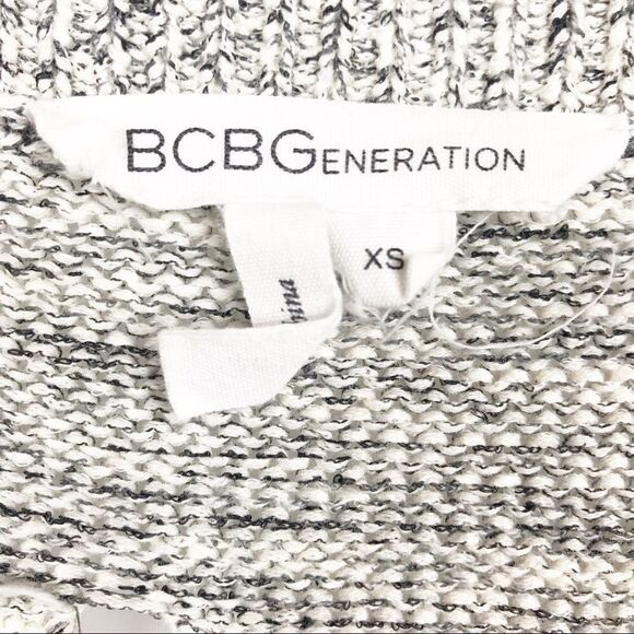 BCBGENERATION Tunic Sweater w/ cutouts &pockets. - Picture 6 of 6